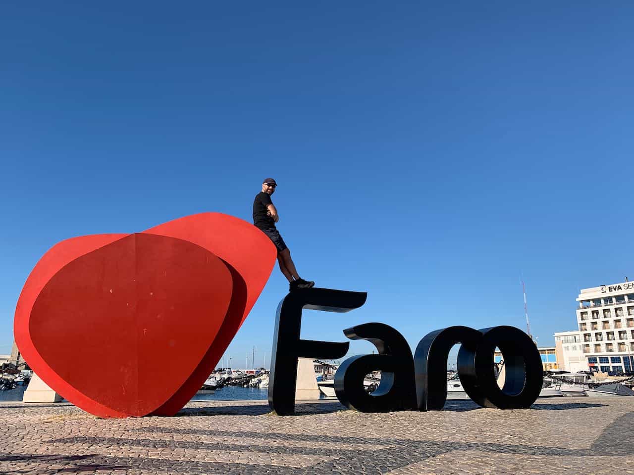 Dieses Schild findest Du im Hafen von Faro.