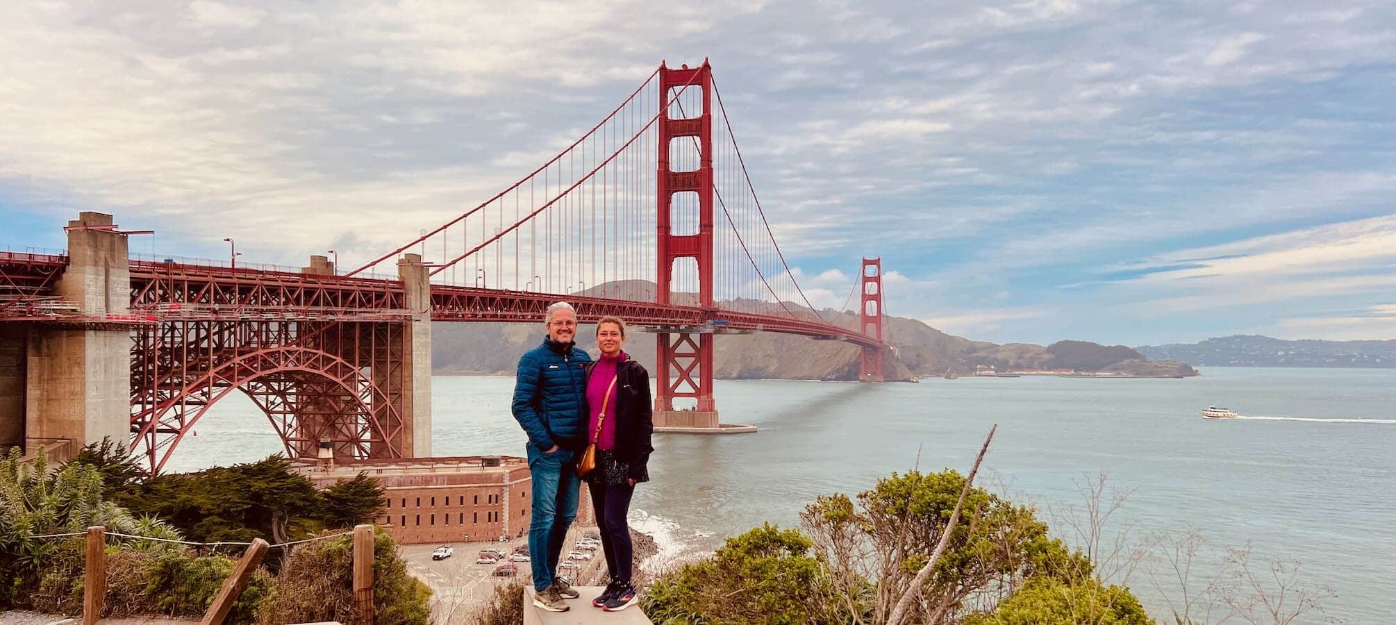 Nicolo und Claudia vor der Golde Gate Bridge in San Francisco